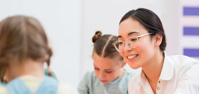 A teacher talking with her students